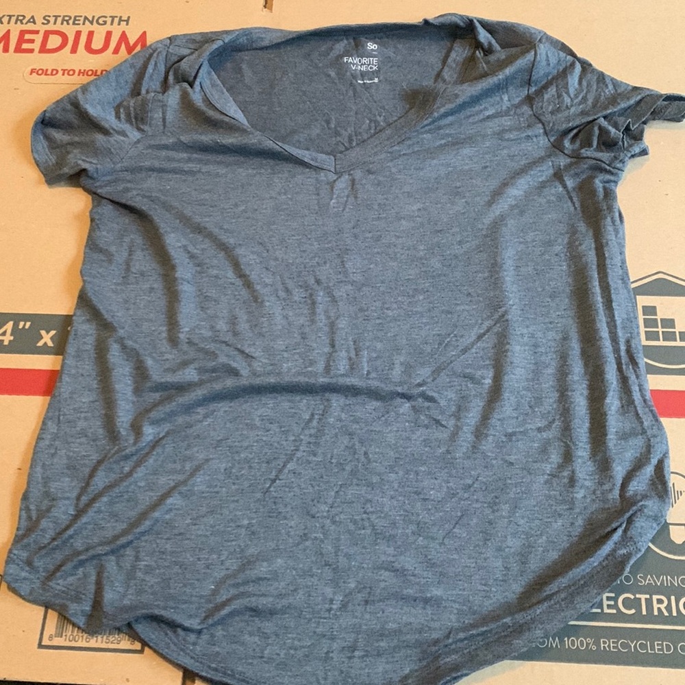 So V-neck t-shirt